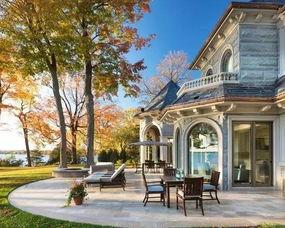 别墅通两界摆摊的我赚了亿点点,别墅通两界，我赚了亿点点